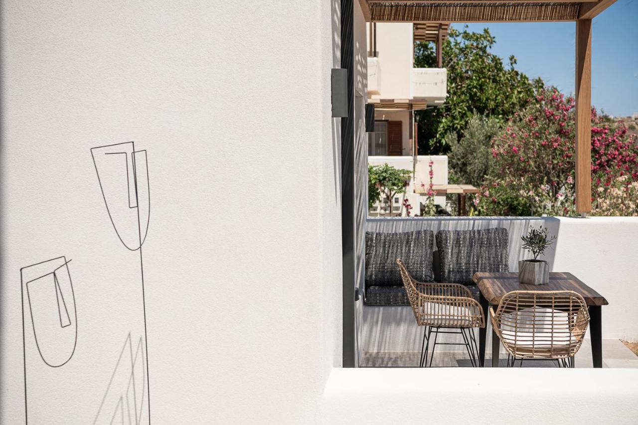 Athina Milos Suites Adamantas  Buitenkant foto