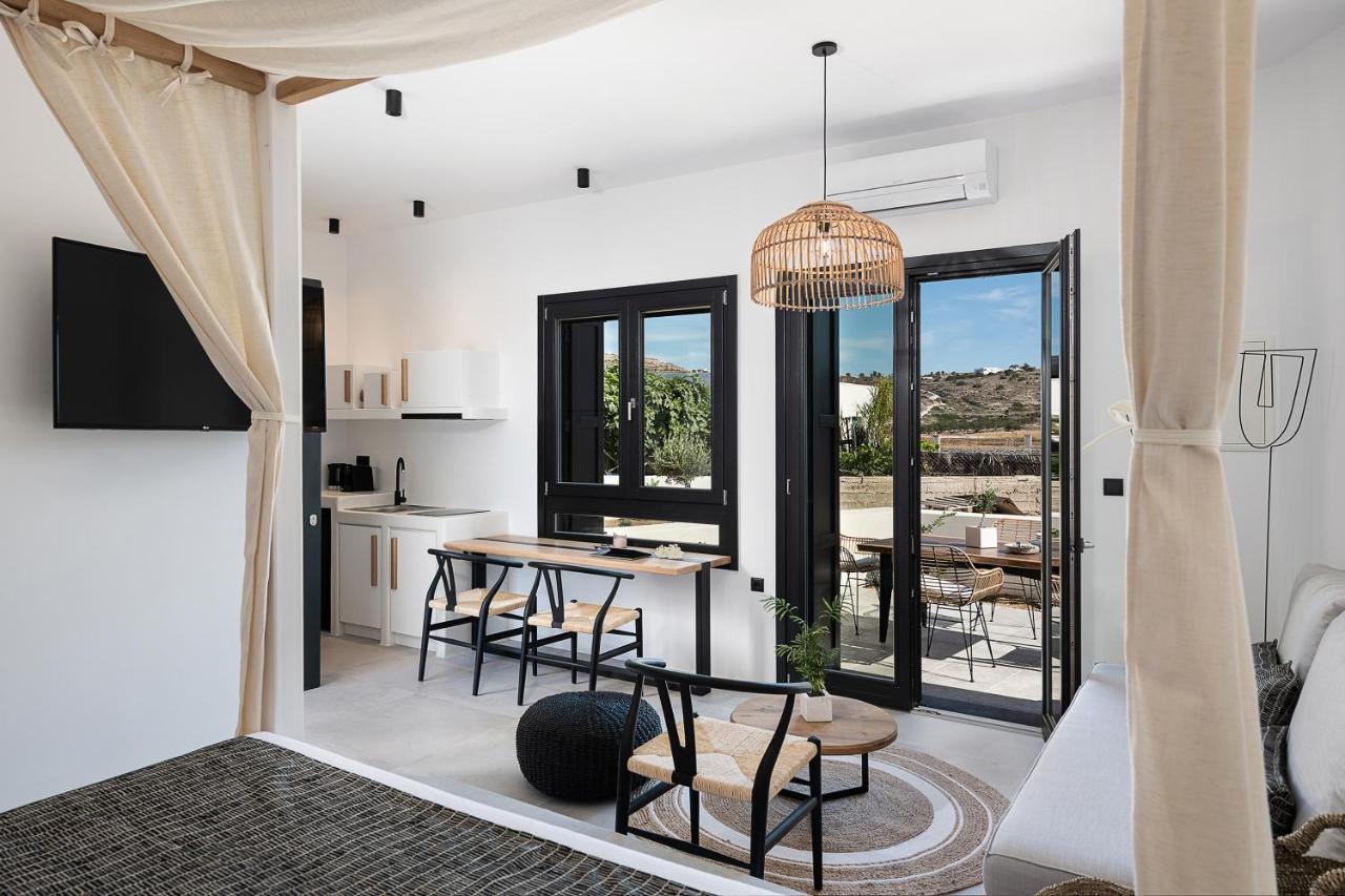 Athina Milos Suites Adamantas  Buitenkant foto