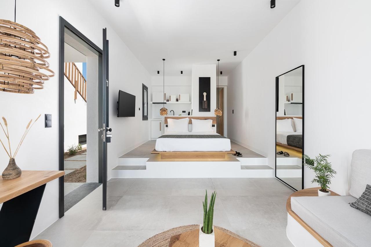 Athina Milos Suites Adamantas  Buitenkant foto