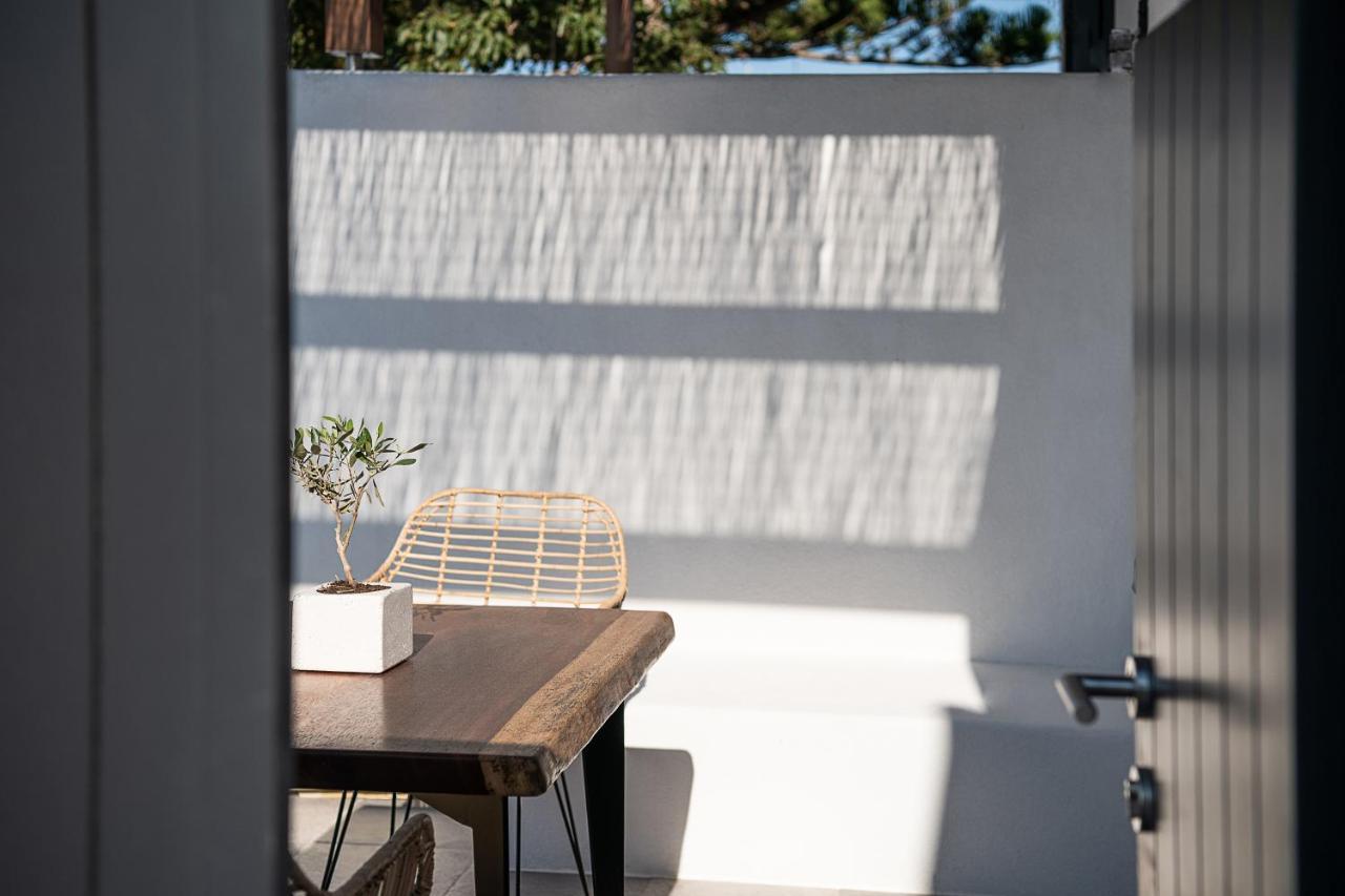 Athina Milos Suites Adamantas  Buitenkant foto