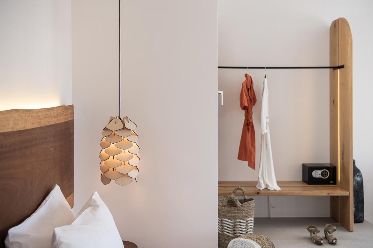 Athina Milos Suites Adamantas  Buitenkant foto