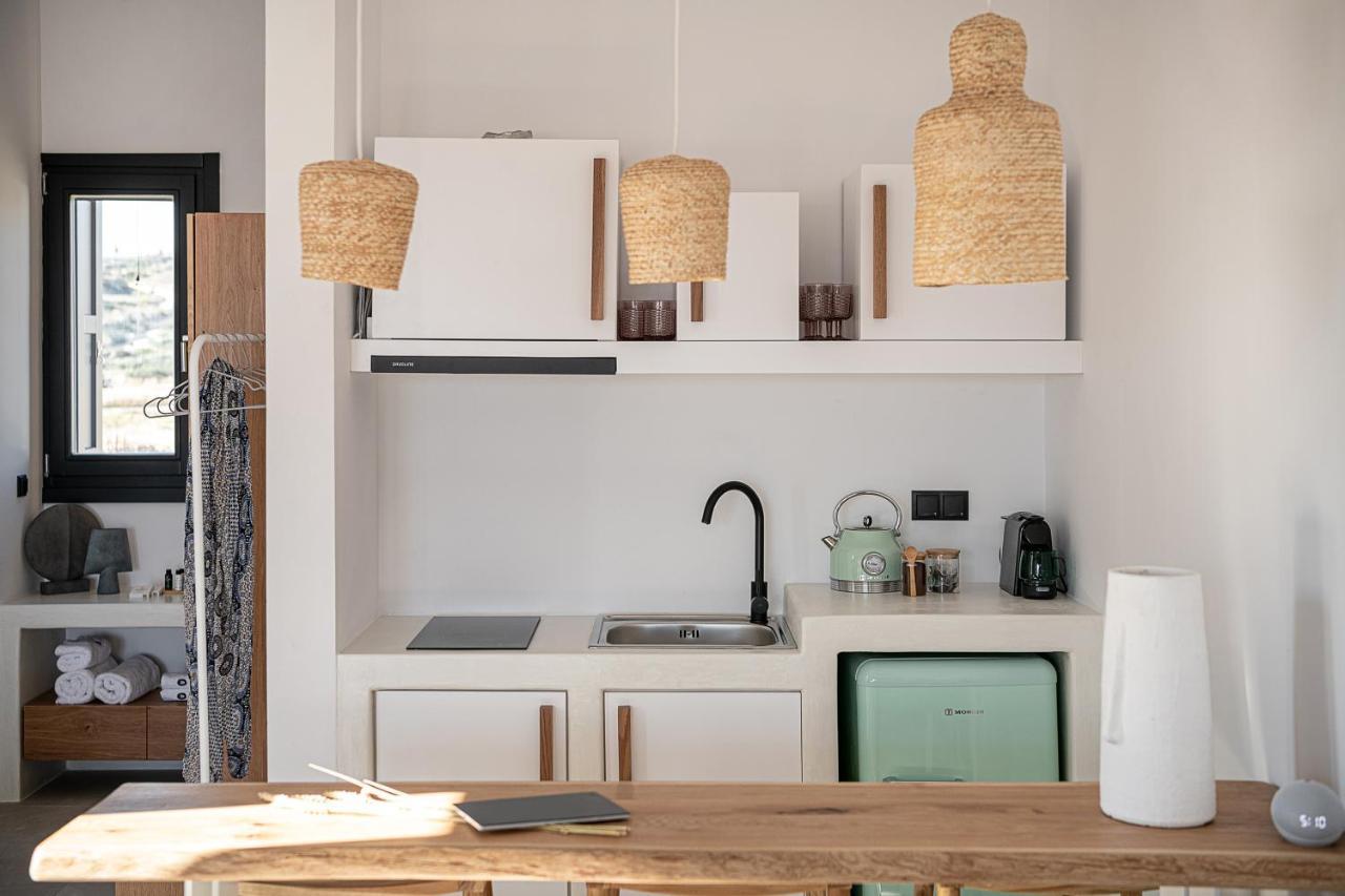 Athina Milos Suites Adamantas  Buitenkant foto